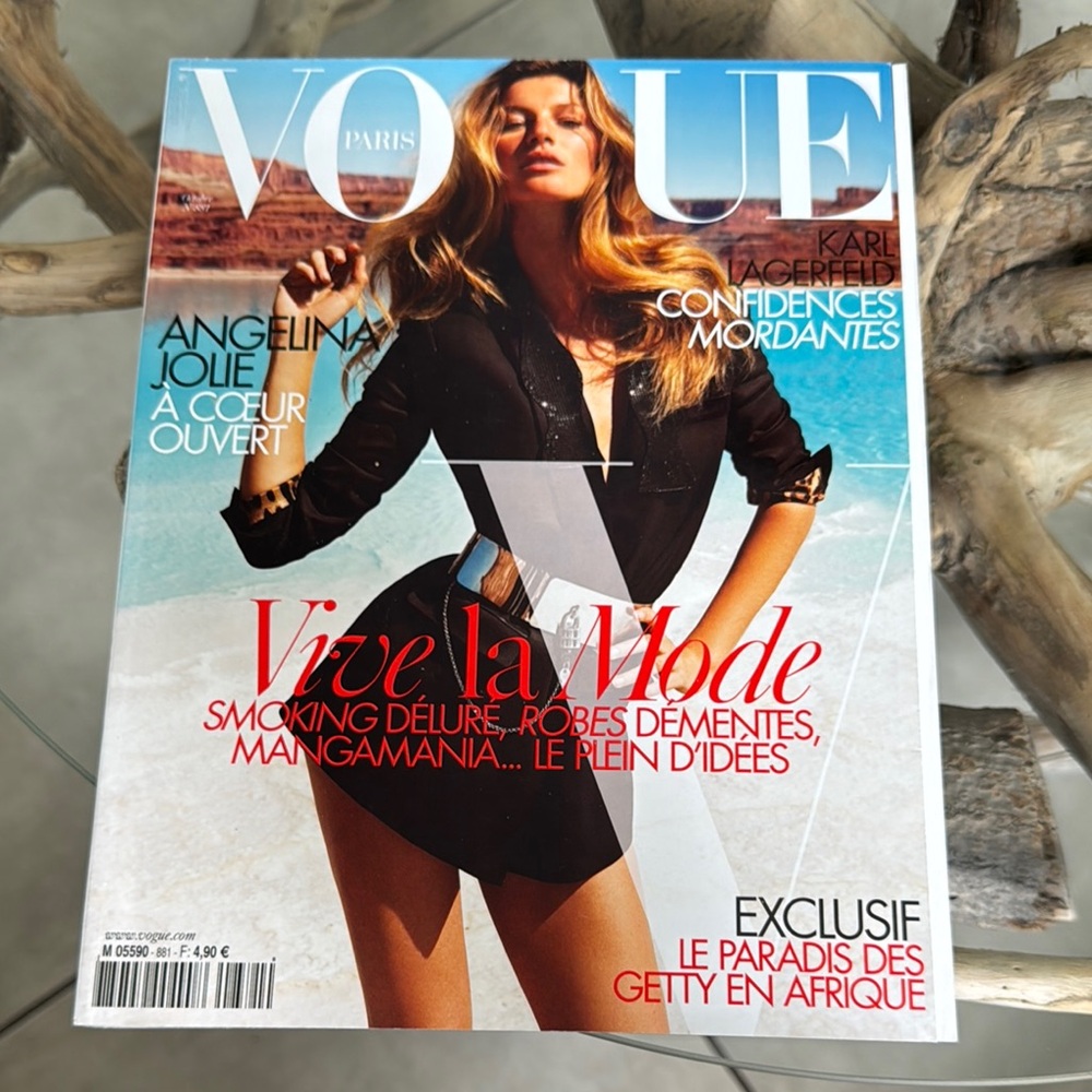 Vogue Paris October 2007 magazine with gisele bündchen & Dior extended cover